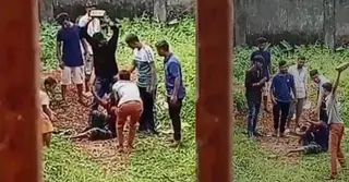 নারায়ণগঞ্জে নিরাপত্তা প্রহরীকে ইট দিয়ে পিটিয়ে হত্যা, ভিডিও ভাইরাল